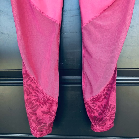FABLETICS High Waisted Barbiecore Pink Floral Mesh Leggings Yoga Stretch Small - Picture 8 of 14